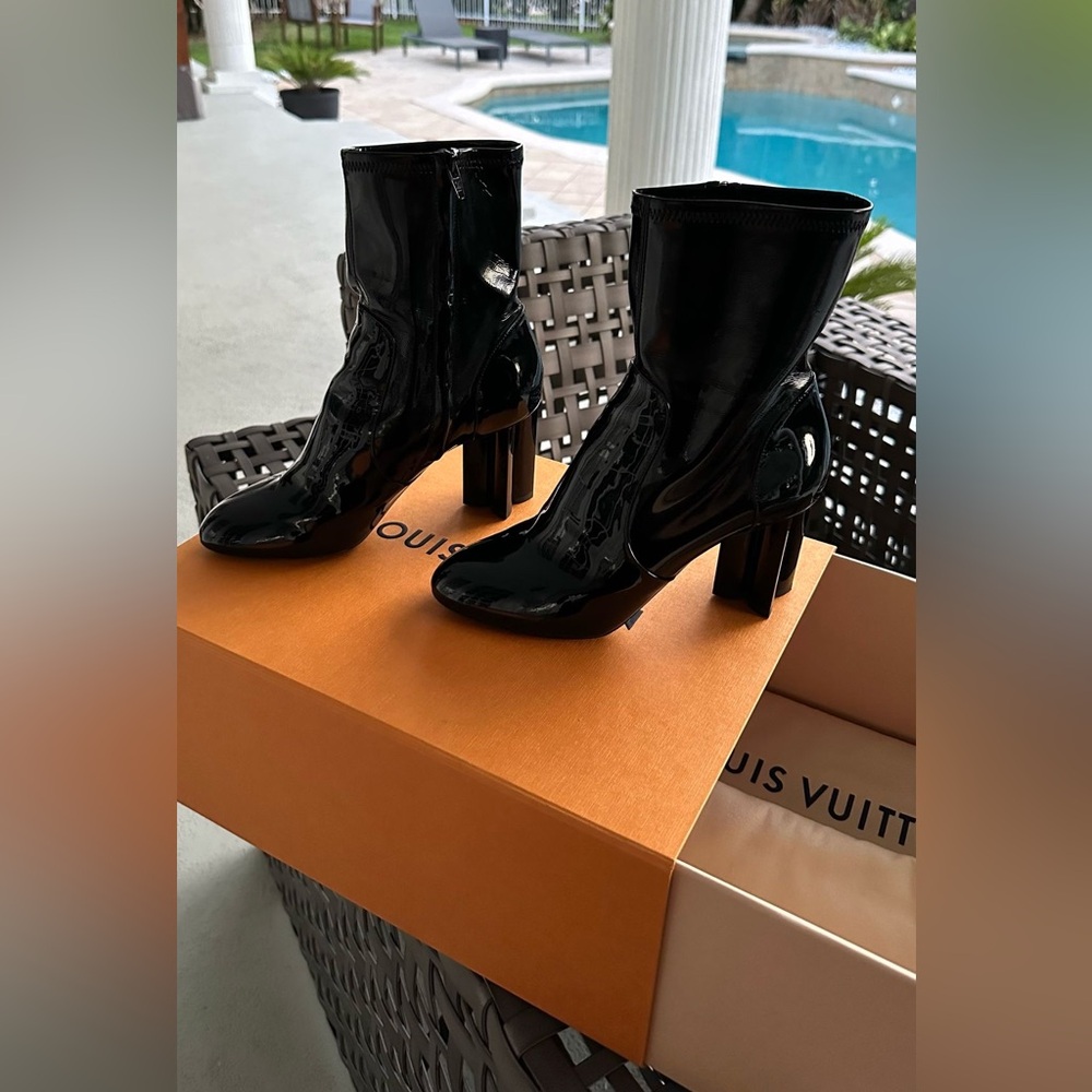 Louis Vuitton Black Patent Leather Silhouette Ankle Boots
